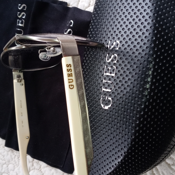 GUESS RX GLASSES AND CASE - Picture 5 of 10